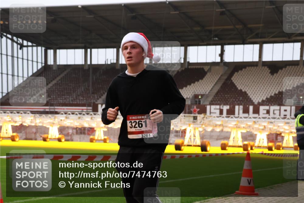 08.12.2024 - St. Pauli X-Mass-Run No. 14 Yannick Fuchs http://msf.ph/oto/7474763 08.12.2024 09:56:21 Ziel 799, 1852, 3256, 3261 meine-sportfotos.de