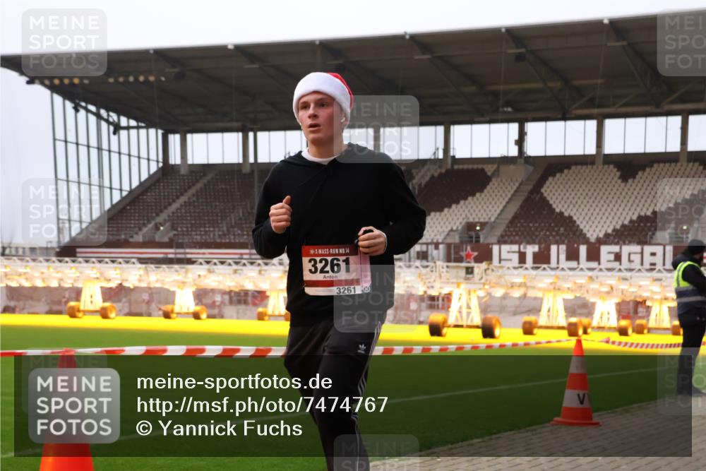 08.12.2024 - St. Pauli X-Mass-Run No. 14 Yannick Fuchs http://msf.ph/oto/7474767 08.12.2024 09:56:21 Ziel 799, 1852, 3256, 3261 meine-sportfotos.de