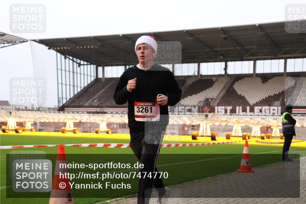 08.12.2024 - St. Pauli X-Mass-Run No. 14 Yannick Fuchs http://msf.ph/oto/7474770 08.12.2024 09:56:22 Ziel 799, 1852, 3256, 3261 meine-sportfotos.de