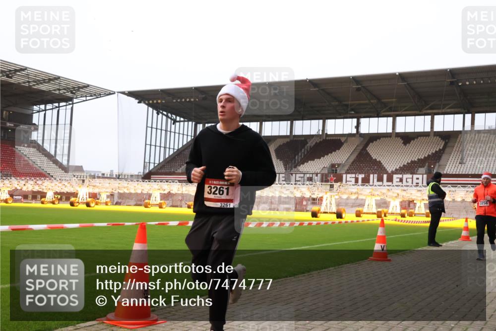 08.12.2024 - St. Pauli X-Mass-Run No. 14 Yannick Fuchs http://msf.ph/oto/7474777 08.12.2024 09:56:22 Ziel 799, 1852, 3256, 3261 meine-sportfotos.de