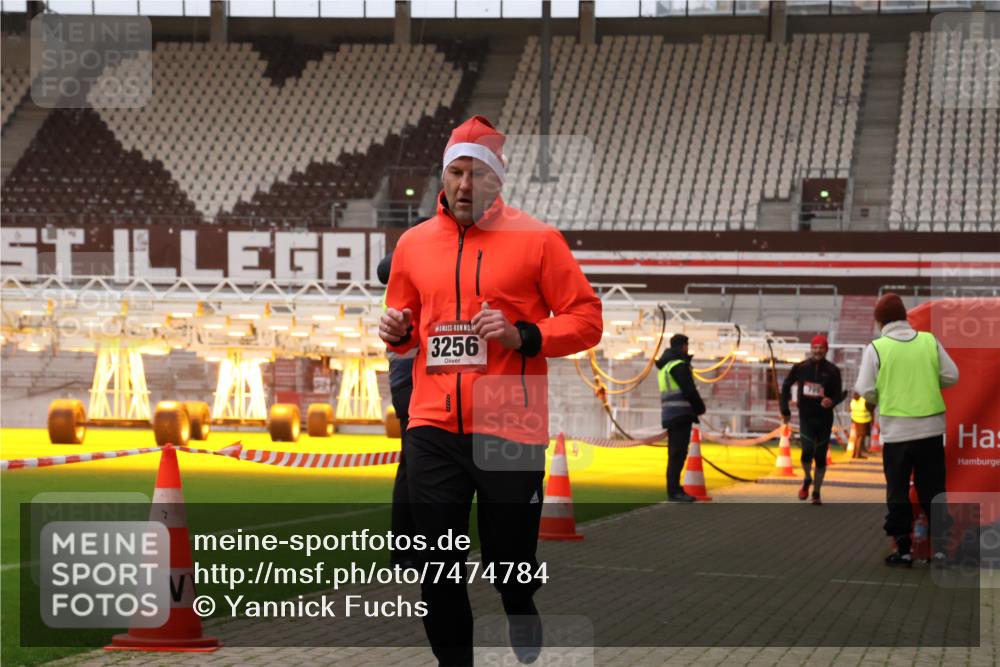 08.12.2024 - St. Pauli X-Mass-Run No. 14 Yannick Fuchs http://msf.ph/oto/7474784 08.12.2024 09:56:23 Ziel 799, 1852, 3256, 3261 meine-sportfotos.de