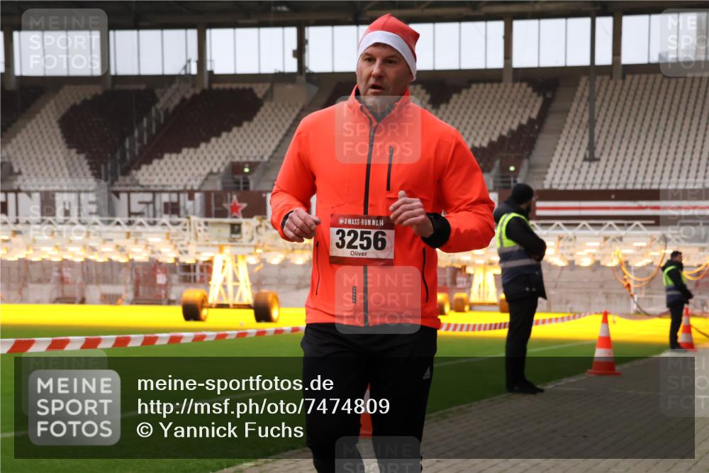 08.12.2024 - St. Pauli X-Mass-Run No. 14 Yannick Fuchs http://msf.ph/oto/7474809 08.12.2024 09:56:24 Ziel 288, 799, 1852, 3256, 3261 meine-sportfotos.de