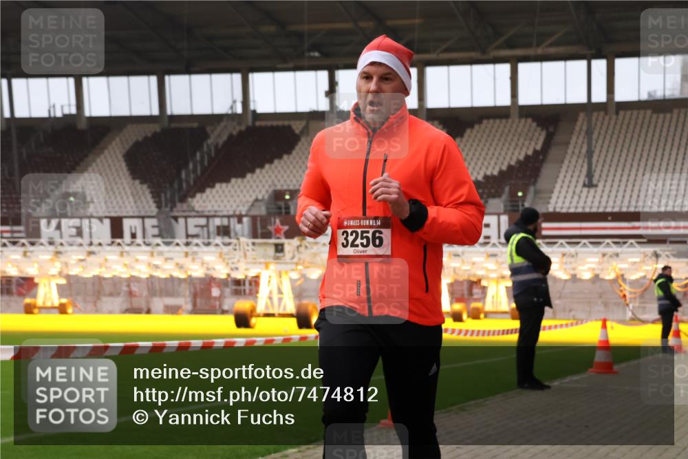 08.12.2024 - St. Pauli X-Mass-Run No. 14 Yannick Fuchs http://msf.ph/oto/7474812 08.12.2024 09:56:24 Ziel 288, 799, 1852, 3256, 3261 meine-sportfotos.de