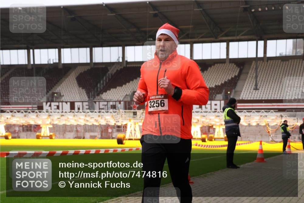 08.12.2024 - St. Pauli X-Mass-Run No. 14 Yannick Fuchs http://msf.ph/oto/7474816 08.12.2024 09:56:24 Ziel 288, 799, 1852, 3256, 3261 meine-sportfotos.de