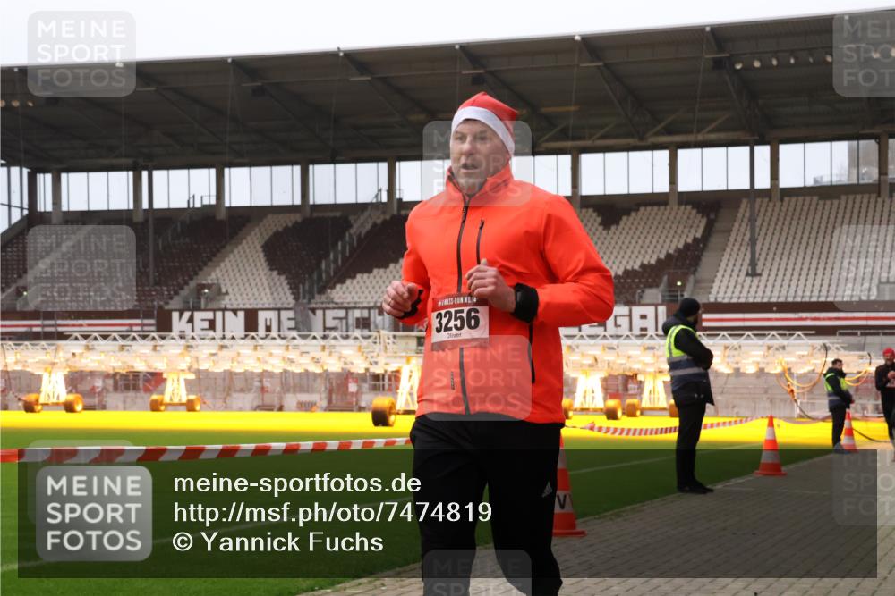 08.12.2024 - St. Pauli X-Mass-Run No. 14 Yannick Fuchs http://msf.ph/oto/7474819 08.12.2024 09:56:24 Ziel 288, 799, 1852, 3256, 3261 meine-sportfotos.de