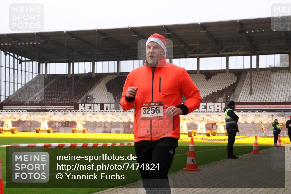08.12.2024 - St. Pauli X-Mass-Run No. 14 Yannick Fuchs http://msf.ph/oto/7474824 08.12.2024 09:56:24 Ziel 288, 799, 1852, 3256, 3261 meine-sportfotos.de