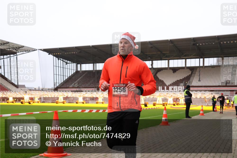 08.12.2024 - St. Pauli X-Mass-Run No. 14 Yannick Fuchs http://msf.ph/oto/7474829 08.12.2024 09:56:25 Ziel 288, 799, 2837, 2839, 3256, 3261 meine-sportfotos.de