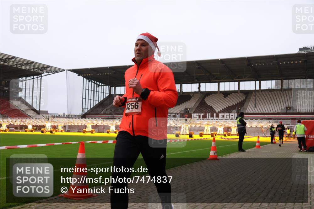 08.12.2024 - St. Pauli X-Mass-Run No. 14 Yannick Fuchs http://msf.ph/oto/7474837 08.12.2024 09:56:25 Ziel 288, 799, 2837, 2839, 3256, 3261 meine-sportfotos.de