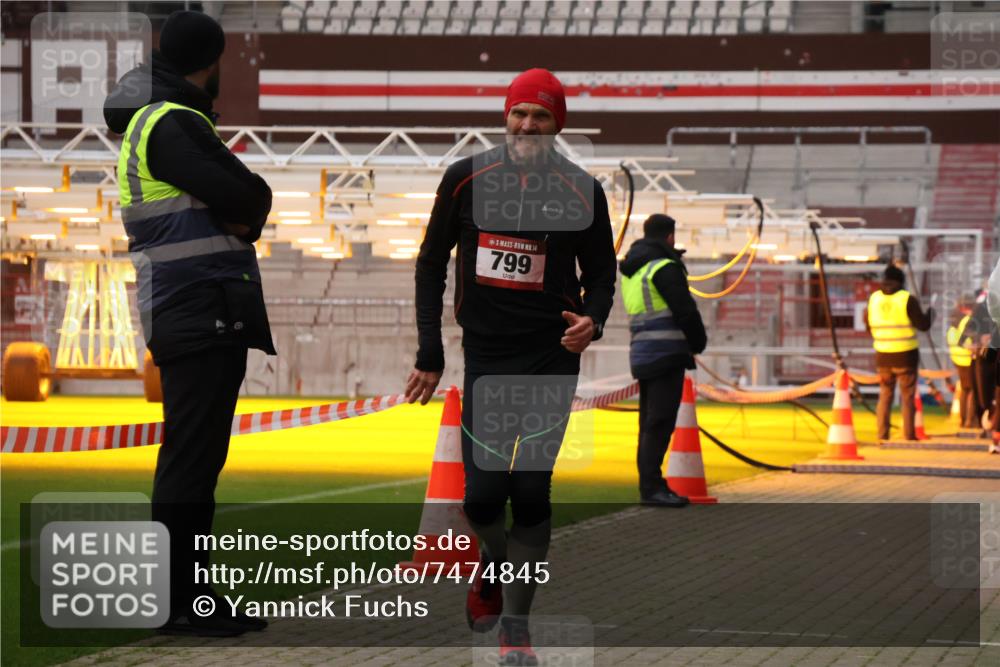 08.12.2024 - St. Pauli X-Mass-Run No. 14 Yannick Fuchs http://msf.ph/oto/7474845 08.12.2024 09:56:28 Ziel 288, 799, 2837, 2839, 3256, 3261 meine-sportfotos.de
