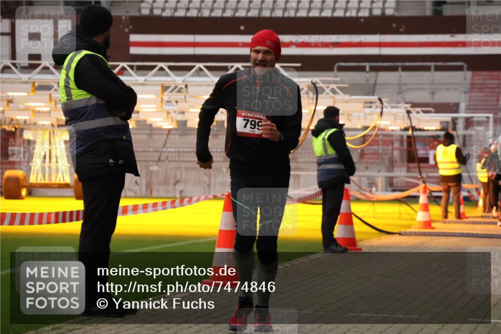 08.12.2024 - St. Pauli X-Mass-Run No. 14 Yannick Fuchs http://msf.ph/oto/7474846 08.12.2024 09:56:28 Ziel 288, 799, 2837, 2839, 3256, 3261 meine-sportfotos.de
