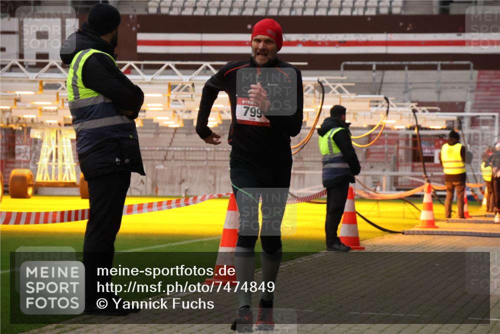 08.12.2024 - St. Pauli X-Mass-Run No. 14 Yannick Fuchs http://msf.ph/oto/7474849 08.12.2024 09:56:28 Ziel 288, 799, 2837, 2839, 3256, 3261 meine-sportfotos.de