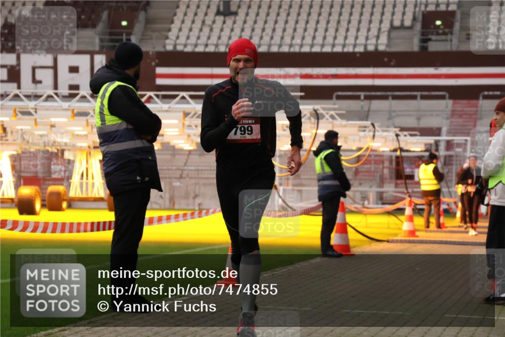 08.12.2024 - St. Pauli X-Mass-Run No. 14 Yannick Fuchs http://msf.ph/oto/7474855 08.12.2024 09:56:28 Ziel 288, 799, 2837, 2839, 3256, 3261 meine-sportfotos.de