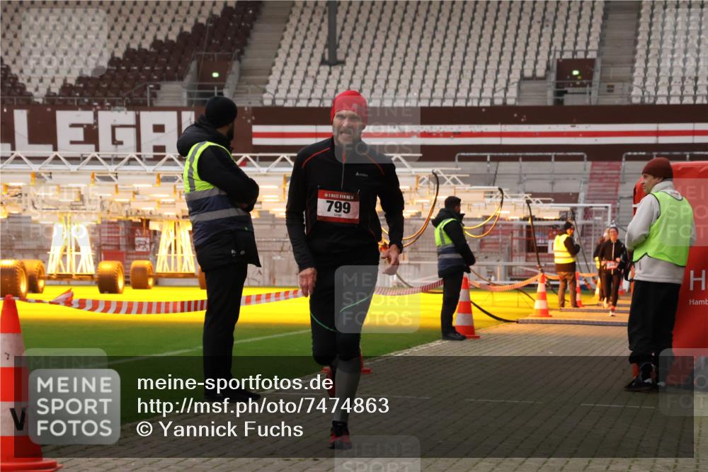 08.12.2024 - St. Pauli X-Mass-Run No. 14 Yannick Fuchs http://msf.ph/oto/7474863 08.12.2024 09:56:28 Ziel 288, 799, 2837, 2839, 3256, 3261 meine-sportfotos.de