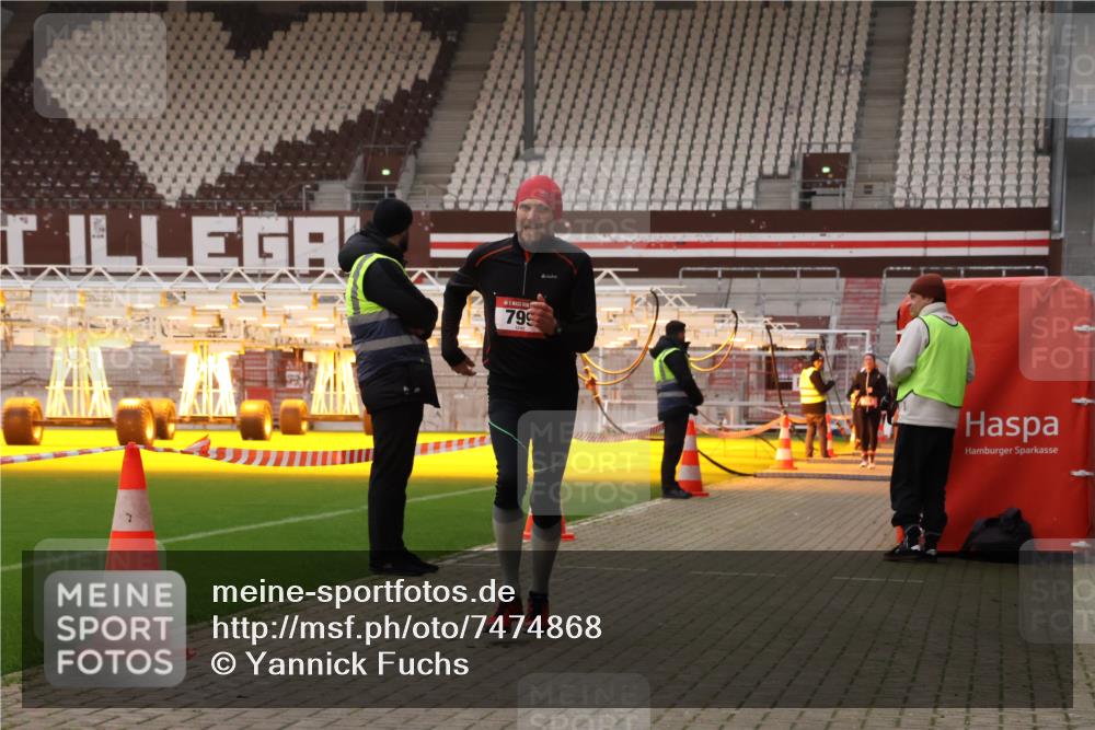 08.12.2024 - St. Pauli X-Mass-Run No. 14 Yannick Fuchs http://msf.ph/oto/7474868 08.12.2024 09:56:29 Ziel 288, 799, 2837, 2839, 3095, 3256, 3261 meine-sportfotos.de