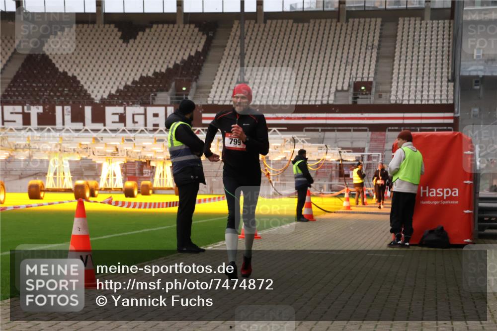 08.12.2024 - St. Pauli X-Mass-Run No. 14 Yannick Fuchs http://msf.ph/oto/7474872 08.12.2024 09:56:29 Ziel 288, 799, 2837, 2839, 3095, 3256, 3261 meine-sportfotos.de