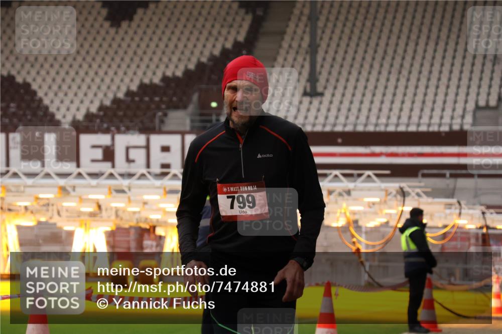08.12.2024 - St. Pauli X-Mass-Run No. 14 Yannick Fuchs http://msf.ph/oto/7474881 08.12.2024 09:56:30 Ziel 288, 799, 2837, 2839, 3095, 3256, 3261 meine-sportfotos.de