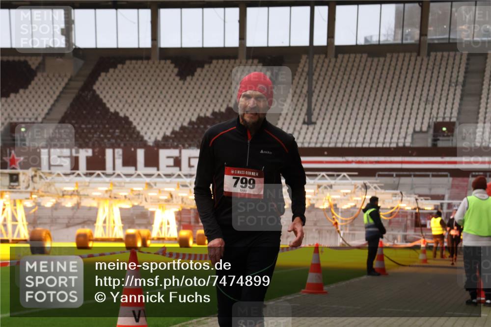08.12.2024 - St. Pauli X-Mass-Run No. 14 Yannick Fuchs http://msf.ph/oto/7474899 08.12.2024 09:56:30 Ziel 288, 799, 2837, 2839, 3095, 3256, 3261 meine-sportfotos.de