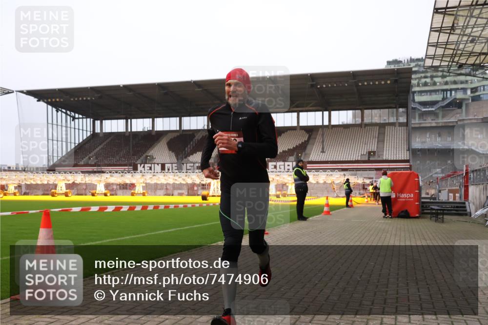 08.12.2024 - St. Pauli X-Mass-Run No. 14 Yannick Fuchs http://msf.ph/oto/7474906 08.12.2024 09:56:31 Ziel 288, 799, 2837, 2839, 3095, 3256 meine-sportfotos.de