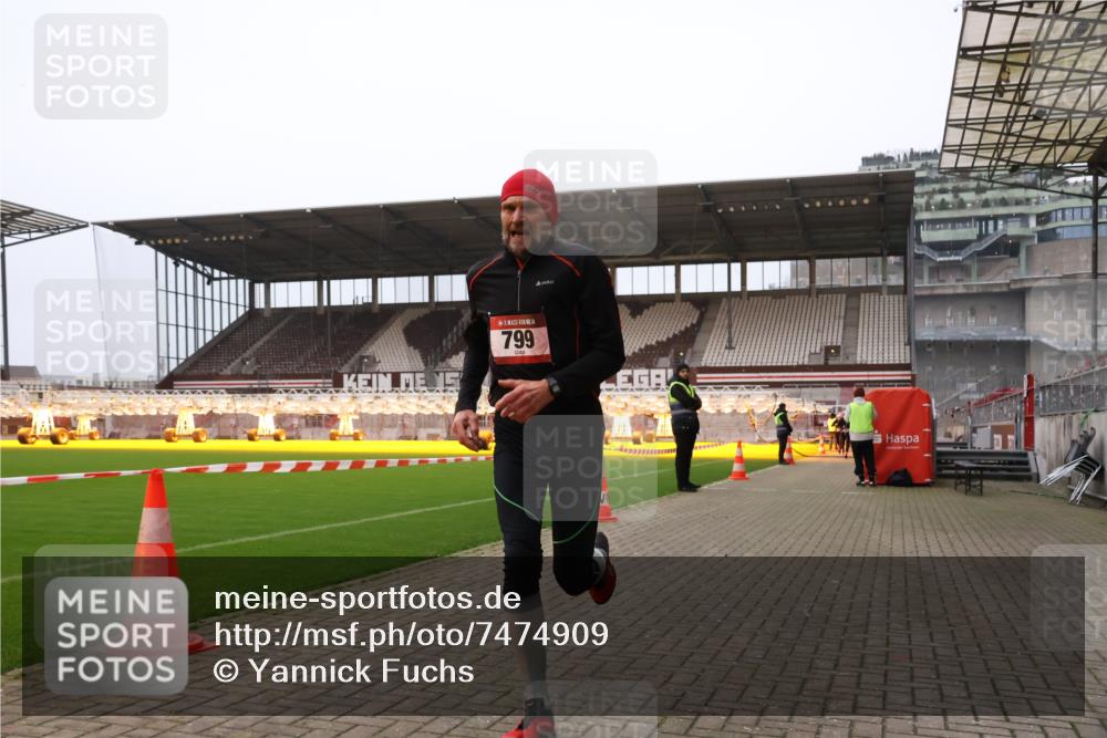 08.12.2024 - St. Pauli X-Mass-Run No. 14 Yannick Fuchs http://msf.ph/oto/7474909 08.12.2024 09:56:31 Ziel 288, 799, 2837, 2839, 3095, 3256 meine-sportfotos.de