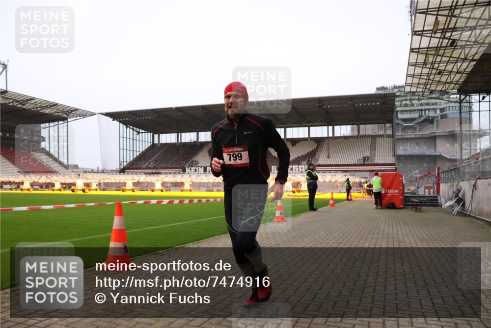 08.12.2024 - St. Pauli X-Mass-Run No. 14 Yannick Fuchs http://msf.ph/oto/7474916 08.12.2024 09:56:31 Ziel 288, 799, 2837, 2839, 3095, 3256 meine-sportfotos.de