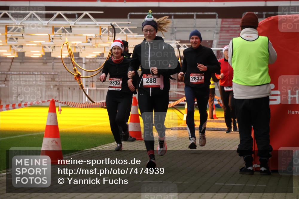 08.12.2024 - St. Pauli X-Mass-Run No. 14 Yannick Fuchs http://msf.ph/oto/7474939 08.12.2024 09:56:37 Ziel 288, 799, 2837, 2839, 3095 meine-sportfotos.de