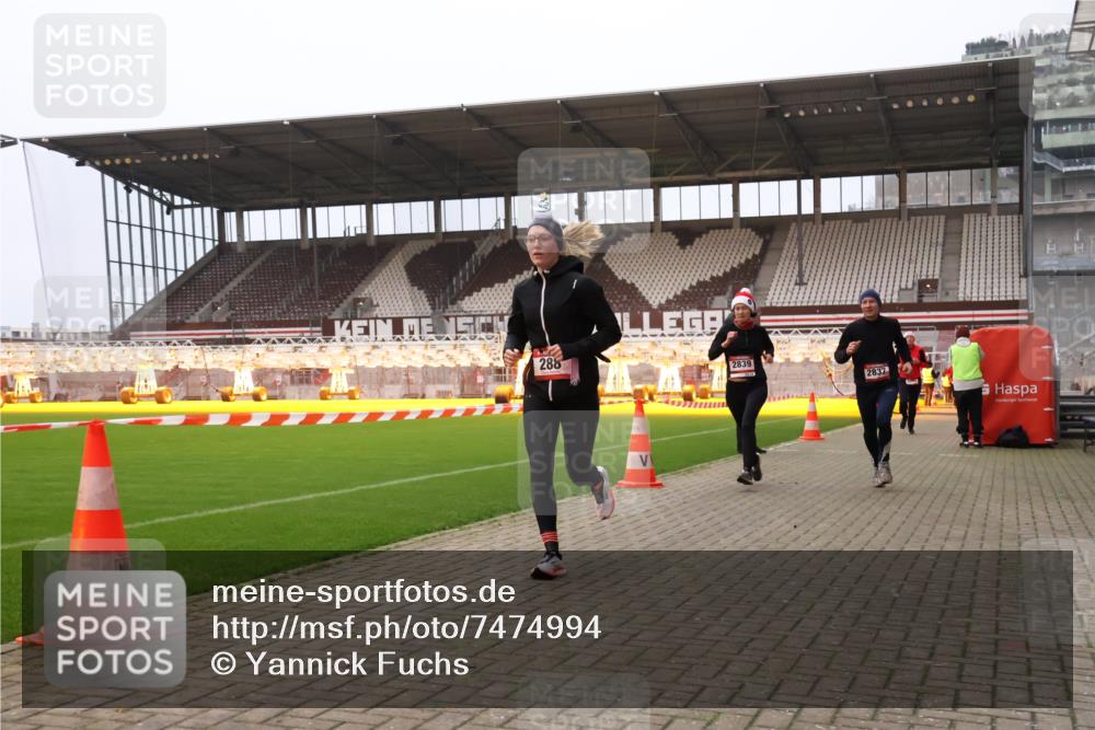 08.12.2024 - St. Pauli X-Mass-Run No. 14 Yannick Fuchs http://msf.ph/oto/7474994 08.12.2024 09:56:41 Ziel 288, 1754, 2837, 2839, 2956, 3095 meine-sportfotos.de