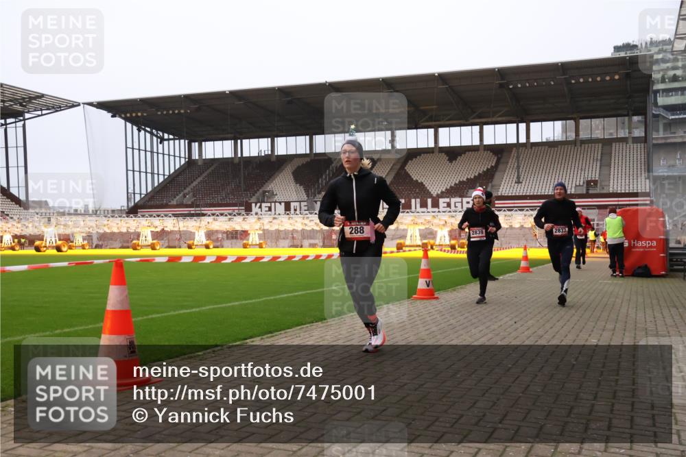 08.12.2024 - St. Pauli X-Mass-Run No. 14 Yannick Fuchs http://msf.ph/oto/7475001 08.12.2024 09:56:41 Ziel 288, 1754, 2837, 2839, 2956, 3095 meine-sportfotos.de