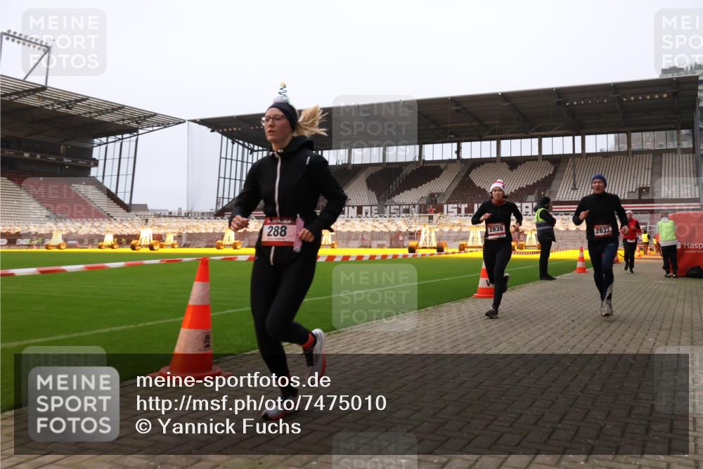 08.12.2024 - St. Pauli X-Mass-Run No. 14 Yannick Fuchs http://msf.ph/oto/7475010 08.12.2024 09:56:42 Ziel 288, 1754, 2837, 2839, 2956, 3095 meine-sportfotos.de