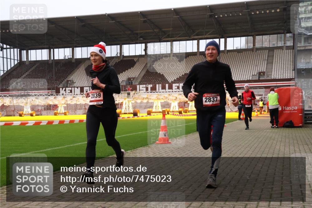 08.12.2024 - St. Pauli X-Mass-Run No. 14 Yannick Fuchs http://msf.ph/oto/7475023 08.12.2024 09:56:43 Ziel 288, 1741, 1754, 2837, 2839, 2956, 3095 meine-sportfotos.de