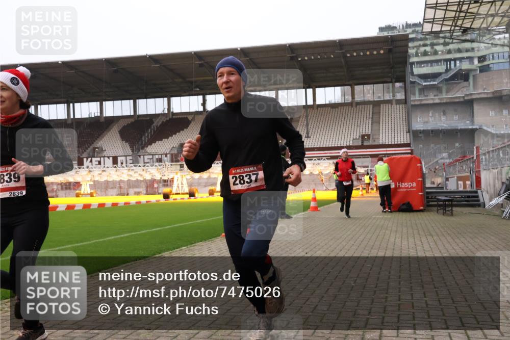 08.12.2024 - St. Pauli X-Mass-Run No. 14 Yannick Fuchs http://msf.ph/oto/7475026 08.12.2024 09:56:43 Ziel 288, 1741, 1754, 2837, 2839, 2956, 3095 meine-sportfotos.de