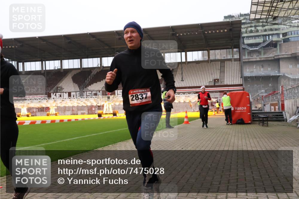 08.12.2024 - St. Pauli X-Mass-Run No. 14 Yannick Fuchs http://msf.ph/oto/7475028 08.12.2024 09:56:43 Ziel 288, 1741, 1754, 2837, 2839, 2956, 3095 meine-sportfotos.de