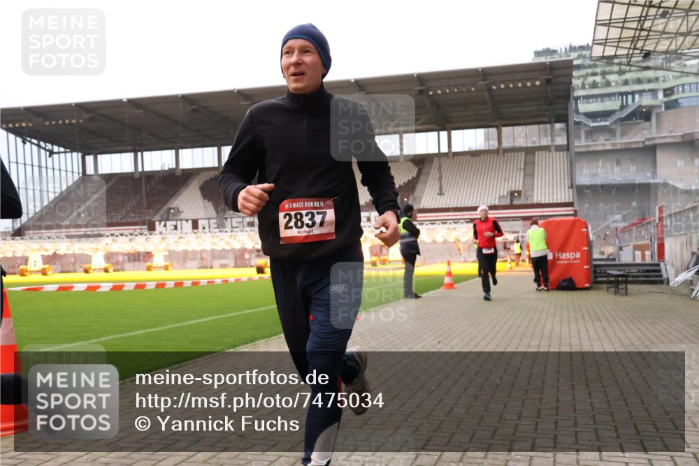 08.12.2024 - St. Pauli X-Mass-Run No. 14 Yannick Fuchs http://msf.ph/oto/7475034 08.12.2024 09:56:43 Ziel 288, 1741, 1754, 2837, 2839, 2956, 3095 meine-sportfotos.de