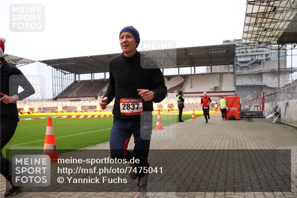 08.12.2024 - St. Pauli X-Mass-Run No. 14 Yannick Fuchs http://msf.ph/oto/7475041 08.12.2024 09:56:44 Ziel 288, 1741, 1754, 2837, 2839, 2956, 3095, 3139 meine-sportfotos.de