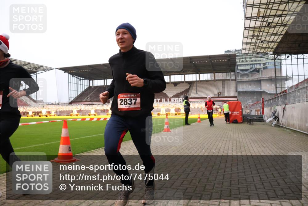 08.12.2024 - St. Pauli X-Mass-Run No. 14 Yannick Fuchs http://msf.ph/oto/7475044 08.12.2024 09:56:44 Ziel 288, 1741, 1754, 2837, 2839, 2956, 3095, 3139 meine-sportfotos.de