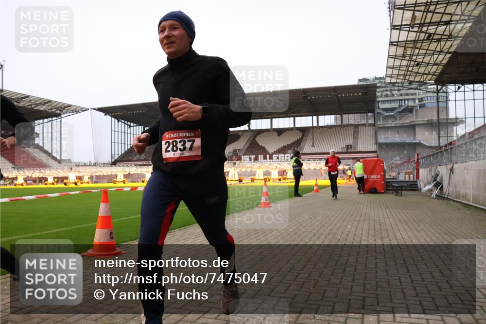 08.12.2024 - St. Pauli X-Mass-Run No. 14 Yannick Fuchs http://msf.ph/oto/7475047 08.12.2024 09:56:44 Ziel 288, 1741, 1754, 2837, 2839, 2956, 3095, 3139 meine-sportfotos.de
