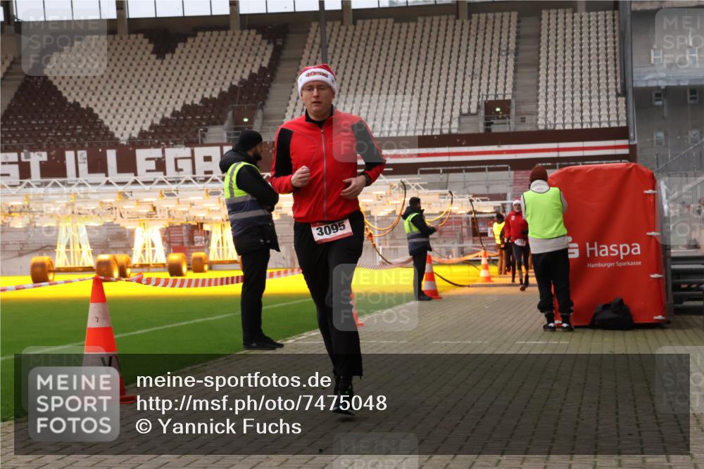 08.12.2024 - St. Pauli X-Mass-Run No. 14 Yannick Fuchs http://msf.ph/oto/7475048 08.12.2024 09:56:45 Ziel 288, 1741, 1754, 2837, 2839, 2956, 3095, 3139 meine-sportfotos.de