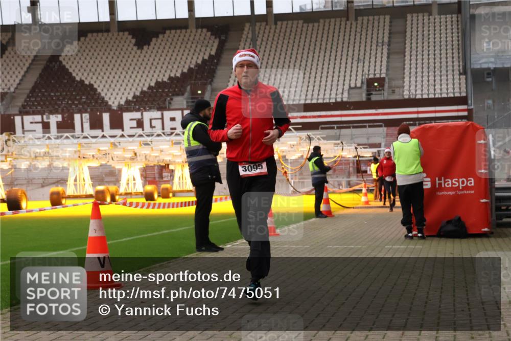 08.12.2024 - St. Pauli X-Mass-Run No. 14 Yannick Fuchs http://msf.ph/oto/7475051 08.12.2024 09:56:45 Ziel 288, 1741, 1754, 2837, 2839, 2956, 3095, 3139 meine-sportfotos.de