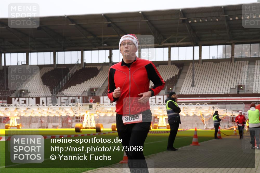 08.12.2024 - St. Pauli X-Mass-Run No. 14 Yannick Fuchs http://msf.ph/oto/7475068 08.12.2024 09:56:47 Ziel 288, 1741, 1754, 2837, 2839, 2956, 3095, 3139 meine-sportfotos.de