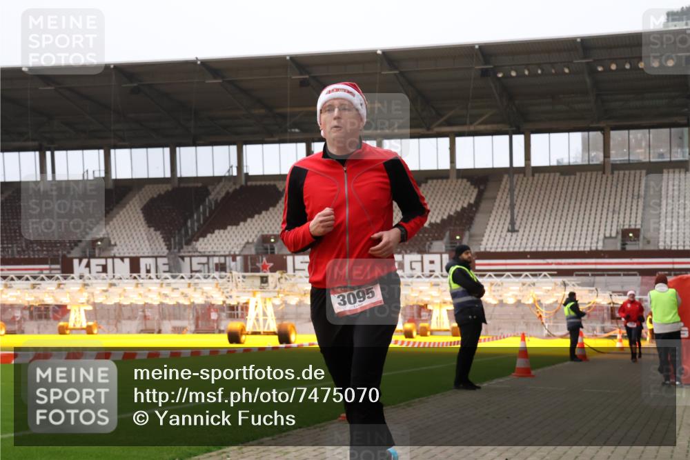 08.12.2024 - St. Pauli X-Mass-Run No. 14 Yannick Fuchs http://msf.ph/oto/7475070 08.12.2024 09:56:47 Ziel 288, 1741, 1754, 2837, 2839, 2956, 3095, 3139 meine-sportfotos.de