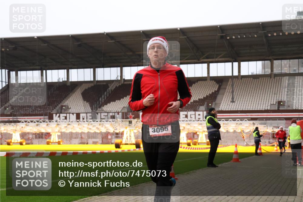 08.12.2024 - St. Pauli X-Mass-Run No. 14 Yannick Fuchs http://msf.ph/oto/7475073 08.12.2024 09:56:47 Ziel 288, 1741, 1754, 2837, 2839, 2956, 3095, 3139 meine-sportfotos.de