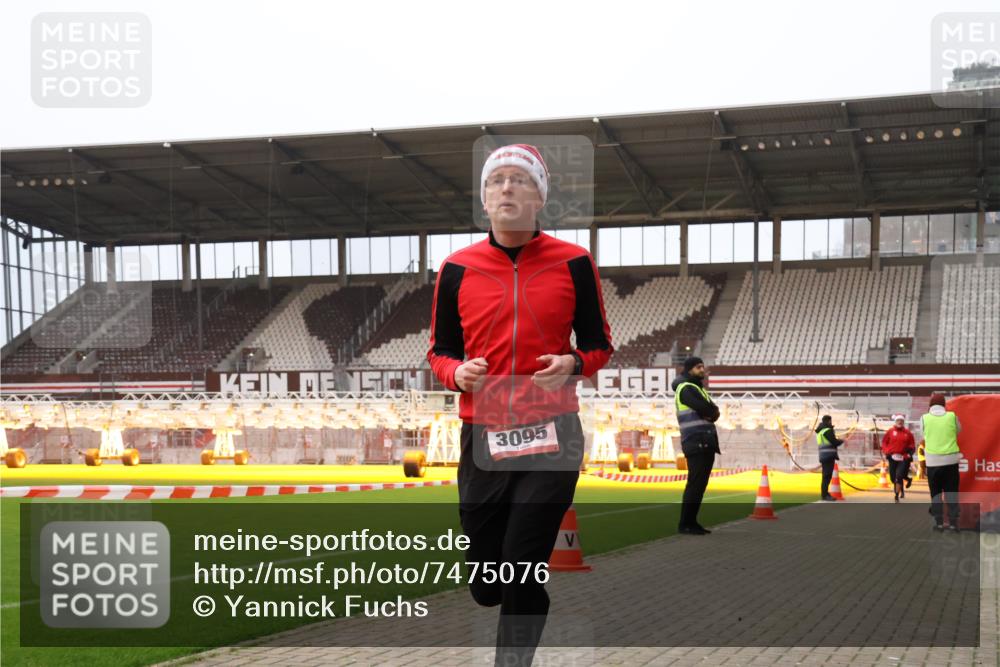 08.12.2024 - St. Pauli X-Mass-Run No. 14 Yannick Fuchs http://msf.ph/oto/7475076 08.12.2024 09:56:47 Ziel 288, 1741, 1754, 2837, 2839, 2956, 3095, 3139 meine-sportfotos.de