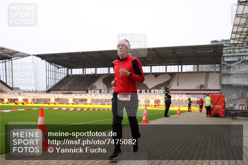 08.12.2024 - St. Pauli X-Mass-Run No. 14 Yannick Fuchs http://msf.ph/oto/7475082 08.12.2024 09:56:47 Ziel 288, 1741, 1754, 2837, 2839, 2956, 3095, 3139 meine-sportfotos.de