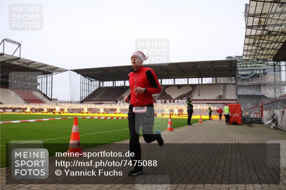 08.12.2024 - St. Pauli X-Mass-Run No. 14 Yannick Fuchs http://msf.ph/oto/7475088 08.12.2024 09:56:47 Ziel 288, 1741, 1754, 2837, 2839, 2956, 3095, 3139 meine-sportfotos.de