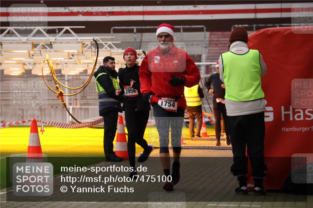 08.12.2024 - St. Pauli X-Mass-Run No. 14 Yannick Fuchs http://msf.ph/oto/7475100 08.12.2024 09:56:50 Ziel 364, 384, 420, 1741, 1754, 2837, 2839, 2956, 3095, 3139 meine-sportfotos.de