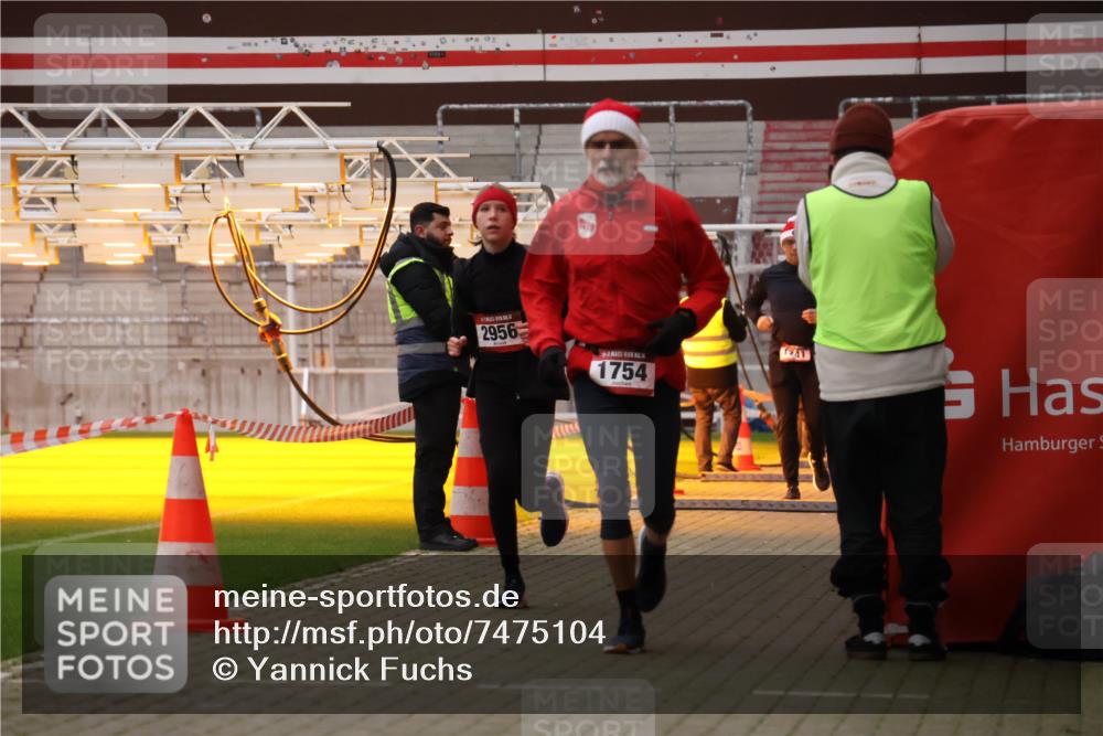 08.12.2024 - St. Pauli X-Mass-Run No. 14 Yannick Fuchs http://msf.ph/oto/7475104 08.12.2024 09:56:50 Ziel 364, 384, 420, 1741, 1754, 2837, 2839, 2956, 3095, 3139 meine-sportfotos.de