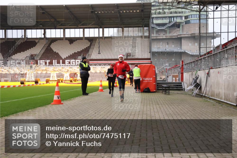 08.12.2024 - St. Pauli X-Mass-Run No. 14 Yannick Fuchs http://msf.ph/oto/7475117 08.12.2024 09:56:53 Ziel 364, 384, 420, 1741, 1754, 2956, 3022, 3095, 3139 meine-sportfotos.de