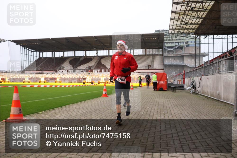 08.12.2024 - St. Pauli X-Mass-Run No. 14 Yannick Fuchs http://msf.ph/oto/7475158 08.12.2024 09:56:55 Ziel 364, 384, 420, 1741, 1754, 2956, 3022, 3139 meine-sportfotos.de