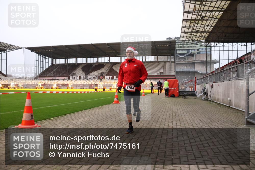 08.12.2024 - St. Pauli X-Mass-Run No. 14 Yannick Fuchs http://msf.ph/oto/7475161 08.12.2024 09:56:55 Ziel 364, 384, 420, 1741, 1754, 2956, 3022, 3139 meine-sportfotos.de