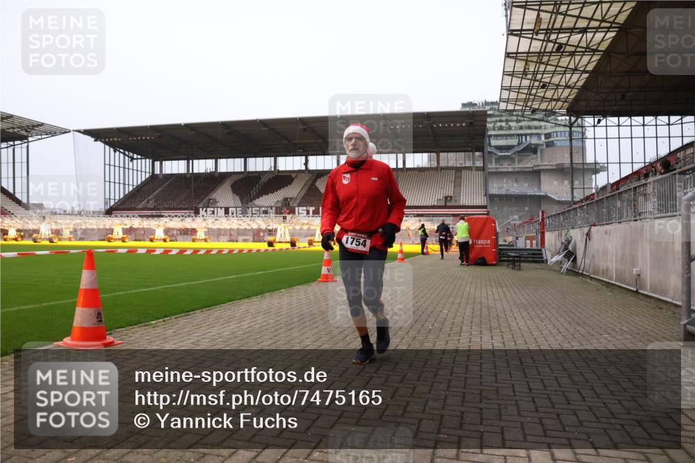 08.12.2024 - St. Pauli X-Mass-Run No. 14 Yannick Fuchs http://msf.ph/oto/7475165 08.12.2024 09:56:55 Ziel 364, 384, 420, 1741, 1754, 2956, 3022, 3139 meine-sportfotos.de