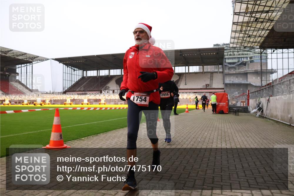 08.12.2024 - St. Pauli X-Mass-Run No. 14 Yannick Fuchs http://msf.ph/oto/7475170 08.12.2024 09:56:56 Ziel 364, 384, 420, 755, 763, 1741, 1754, 1982, 2956, 3022, 3139 meine-sportfotos.de
